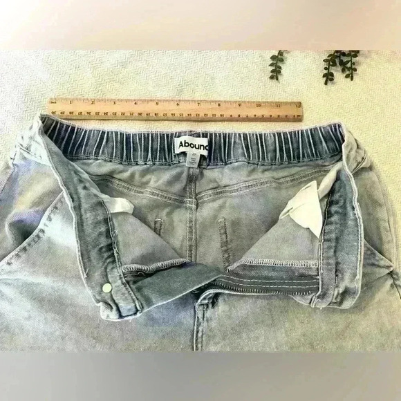 Abound Light Wash Wide Leg Cargo Jeans Size 29 - Picture 3 of 6